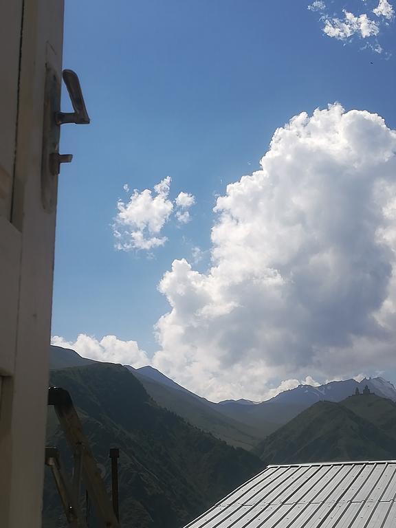 Nikoloz Guesthouse Kazbegi Ngoại thất bức ảnh